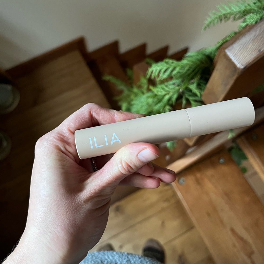 Ilia fullest volumizing mascara in black